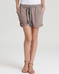 Ella Moss makes summer dressing effortlessly cool with these lightweight shorts, complete with a contrast belt for an extra helping of hipness. Ella Moss makes summer dressing effortlessly cool with these lightweight shorts, complete with a contrast belt for an extra helping of hipness.