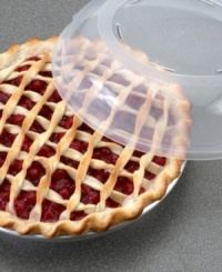 Remember your grandma's secret to the perfect pie? It's all in the dish. This natural aluminum dish conducts heat well and promotes even baking for a perfect pie, every time. The plastic lid helps keep contents warm for second helpings and pops on to keep leftovers fresh in the fridge. Lifetime warranty. Remember your grandma's secret to the perfect pie? It's all in the dish. This natural aluminum dish conducts heat well and promotes even baking for a perfect pie, every time. The plastic lid helps keep contents warm for second helpings and pops on to keep leftovers fresh in the fridge. Lifetime warranty.