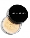 Same long-lasting, super-sheer powder now in a sleek, new sifter-style jar. This 100% oil-free and oil-absorbing formula sets concealer and foundation for a smooth, flawless finish. Perfect for oily skin or anyone looking for a lighter powder. Each shade boasts Bobbi's unique yellow base and a touch of vitamin E to create the most natural look that wears comfortably, too. Now available in a range of 10 shades. Made in USA. 