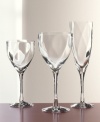 A classic shape with the modern, Nordic touch of Kosta Boda design. These crystal wine goblets are the perfect addition to a modern dining table.