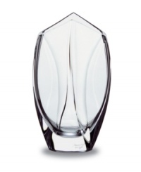 Soft curves work with sharp angles in the magnificent Giverny vase, featuring fine crystal with the impeccable quality and craftsmanship of Baccarat. Soft curves work with sharp angles in the magnificent Giverny vase, featuring fine crystal with the impeccable quality and craftsmanship of Baccarat.