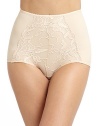 THE LOOKFloral lace designHigh-waist, French cut silhouetteElastic waistFull back coverageTHE MATERIALNylon/spandexCARE & ORIGINHand washImported