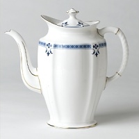 Though Grenville's geometric shapes and studs, set in a narrow border, lend the pattern a modern feel, the stylish leaf and flower elements closely follow classic Derby tradition. Though Grenville's geometric shapes and studs, set in a narrow border, lend the pattern a modern feel, the stylish leaf and flower elements closely follow classic Derby tradition.