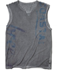 When the mercury rises, this Guess sleeveless tee keeps your cool intact. When the mercury rises, this Guess sleeveless tee keeps your cool intact.