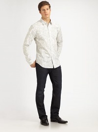 A slim-fit cotton style with a narrow point collar and cuffs.Button frontLong sleevesCottonDry cleanImported A slim-fit cotton style with a narrow point collar and cuffs.Button frontLong sleevesCottonDry cleanImported