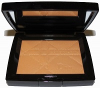DIOR Bronze Original Tan - 002 Honey Tan u/b DIOR Bronze Original Tan - 002 Honey Tan u/b