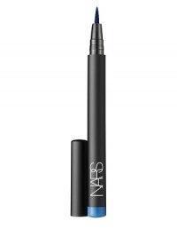Create femme fatale eyes with epic effects. The super-fine precision tip of this liquid liner allows for maximum control during application, ensuring a precise, even line with just one stroke. The waterproof, quick-drying formula delivers a high dose of pigment for optimum coverage and intense color. Create femme fatale eyes with epic effects. The super-fine precision tip of this liquid liner allows for maximum control during application, ensuring a precise, even line with just one stroke. The waterproof, quick-drying formula delivers a high dose of pigment for optimum coverage and intense color.