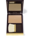 Set your sexy, glamorous Tom Ford look with this aero-light formula, made with superfine powders that individually adhere to the skin. It perfectly sets makeup with a sheer, shine-free finish that lasts all day. It disperses light to create a soft blur effect over the face, helping to diminish imperfections. Custom applicator brush included.