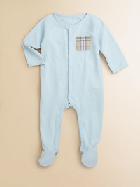 Just a few Burberry touches, including a woven check pocket and feet bottoms, turn a simple knit footie into a fashion statement for your little one.Ribbed crewneckSnap placketWoven patch chest pocketLong raglan sleevesSnap legsFeet with check bottomsCottonMachine washImported Please note: Number of snaps may vary depending on size ordered. Just a few Burberry touches, including a woven check pocket and feet bottoms, turn a simple knit footie into a fashion statement for your little one.Ribbed crewneckSnap placketWoven patch chest pocketLong raglan sleevesSnap legsFeet with check bottomsCottonMachine washImported Please note: Number of snaps may vary depending on size ordered.