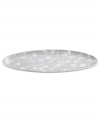 Michael Aram branches out from his renowned metal collection with the Botanical Leaf oval platter. Simple foliage rooted in fine Limoges porcelain brings a lightness and ease to modern tables in shades of gray.