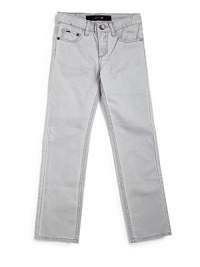 THE LOOKWaistband with belt loops and logo button closureZip flyFive pocket styleMetal logo detail at one back pocketTHE MATERIALCottonCARE & ORIGINMachine washImported THE LOOKWaistband with belt loops and logo button closureZip flyFive pocket styleMetal logo detail at one back pocketTHE MATERIALCottonCARE & ORIGINMachine washImported