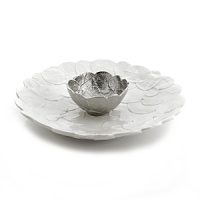 Nature-inspired, this striking, leaf-accented set was designed for entertaining. Nature-inspired, this striking, leaf-accented set was designed for entertaining.