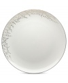 Fringed with shimmering leaves of platinum and mica, this bone china charger plate turns your table into a springtime utopia. Its sleek coupe shape is a vision of modern elegance in platinum-banded white.