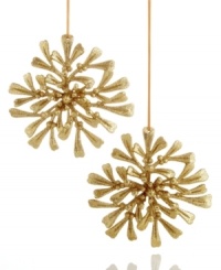 Leaves of mistletoe make beautiful snowflakes and extra-festive ornaments for your tree and, in an iridescent gold, provide extraordinary shimmer. Leaves of mistletoe make beautiful snowflakes and extra-festive ornaments for your tree and, in an iridescent gold, provide extraordinary shimmer.