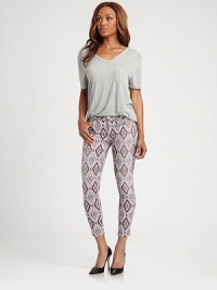 A cropped version of your favorite stretch skinnies, updated in a colorful diamond-print twill.THE FITSkinny fitRise, about 8Inseam, about 26THE DETAILSZip flyFive-pocket styleBack patch pockets98% cotton/2% spandexMachine washMade in USA of imported fabricModel shown is 5'9 (175cm) wearing US size 4. A cropped version of your favorite stretch skinnies, updated in a colorful diamond-print twill.THE FITSkinny fitRise, about 8Inseam, about 26THE DETAILSZip flyFive-pocket styleBack patch pockets98% cotton/2% spandexMachine washMade in USA of imported fabricModel shown is 5'9 (175cm) wearing US size 4.