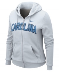 Spread the spirit and cheer on your favorite team with this NCAA North Carolina Tar Heels hoodie from Nike. Spread the spirit and cheer on your favorite team with this NCAA North Carolina Tar Heels hoodie from Nike.