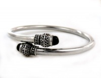 Onyx and Sterling Silver Ornate Criss Cross Opening Bangle Bracelet Onyx and Sterling Silver Ornate Criss Cross Opening Bangle Bracelet
