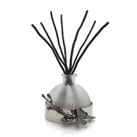 The Black Orchid Collection takes its inspiration from the intricacies of form and texture found in foliage from around the world. By interpreting plant forms in cast metal, Aram presents work which is evocative of a natural environment transformed and redefined. With notes of deep cedar, sandalwood, musk and tropical fruits and citrus, the scent is velvety and sensual, an intoxicating scent for the home. The Black Orchid Collection takes its inspiration from the intricacies of form and texture found in foliage from around the world. By interpreting plant forms in cast metal, Aram presents work which is evocative of a natural environment transformed and redefined. With notes of deep cedar, sandalwood, musk and tropical fruits and citrus, the scent is velvety and sensual, an intoxicating scent for the home.