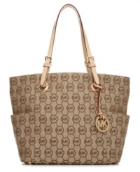 A chic, polished Signature tote from MICHAEL Michael Kors that works day or night, corporate or casual.