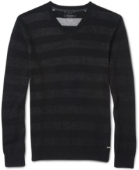 Your layered look needs this tonal horizontal v-neck sweater by Guess Jeans. Your layered look needs this tonal horizontal v-neck sweater by Guess Jeans.
