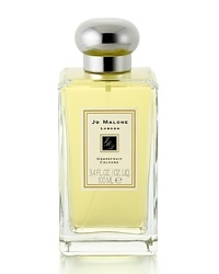 Instantly awakening the senses, Grapefruit is a lively, uplifting citrus with a spicy heart. Grapefruit and tangerine are combined with vetiver and rosemary to create this outspoken citrus scent. Instantly awakening the senses, Grapefruit is a lively, uplifting citrus with a spicy heart. Grapefruit and tangerine are combined with vetiver and rosemary to create this outspoken citrus scent.