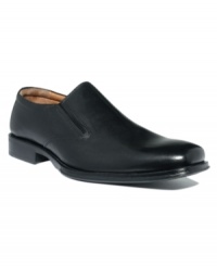This pair of men's dress shoes was crafted in smooth, sleek leather and finished with a cool combination heel, enabling these Johnston & Murphy men's loafers to put the finishing touches on any dressed-up combination. This pair of men's dress shoes was crafted in smooth, sleek leather and finished with a cool combination heel, enabling these Johnston & Murphy men's loafers to put the finishing touches on any dressed-up combination.
