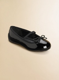 The timeless ballet flat in smooth, lustrous leather is finished with grosgrain trim and a stylish bow.Slip-on with elastic strapLeather upperLeather liningRubber solePadded insoleImported The timeless ballet flat in smooth, lustrous leather is finished with grosgrain trim and a stylish bow.Slip-on with elastic strapLeather upperLeather liningRubber solePadded insoleImported
