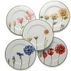 Experience nature in bloom on your table in the Flora dinnerware collections.