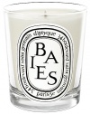 This candle recalls the scent of a rose garden by the water's edge. The rose gives it an imposing presence that is ideally balanced by the cool note of blackcurrant leaves. This sophisticated perfume is one of Diptyque's most famous.Fruity 50-60 hours burn time Keep wick trimmed to ½ to ensure optimal use Hand poured and made in France 