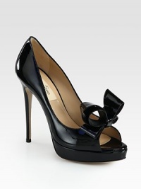 A heightened bow tops this peep toe silhouette in glossy patent leather. Self-covered heel, 5 (125mm)Covered platform, 1 (25mm)Compares to a 4 heel (100mm)Patent leather upperPeep toeLeather lining and solePadded insoleMade in Italy A heightened bow tops this peep toe silhouette in glossy patent leather. Self-covered heel, 5 (125mm)Covered platform, 1 (25mm)Compares to a 4 heel (100mm)Patent leather upperPeep toeLeather lining and solePadded insoleMade in Italy