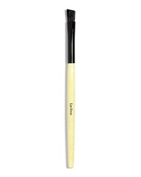 Angled brush head expertly shapes and defines natural-looking brows. Angled brush head expertly shapes and defines natural-looking brows.