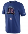 Have a hand in pumping up support for your favorite football team with this New York Giants NFL t-shirt from Nike.