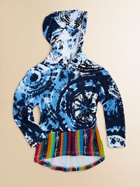 A wear-everyday wardrobe essential gets a groovy update with a tie-dye design and contrasting hi-lo hem.Attached hoodLong sleevesPullover styleHi-lo hemRayonHand washImported A wear-everyday wardrobe essential gets a groovy update with a tie-dye design and contrasting hi-lo hem.Attached hoodLong sleevesPullover styleHi-lo hemRayonHand washImported