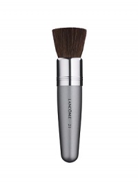 This versatile natural bristled brush is the ideal partner to any cheek color. Designed with a short easy-grip handle for portability and convenience, the flat bristled head provides the ideal application of blush for a flawless look. 