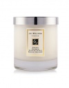 Inspired by a stay at a hotel in Bel-Air, this pure scent has a heart of orange blossom that blends with clementine leaves and water lily. Infuses any room with an evocative scent that lasts for hours. Burn time, approx. 35 hours. Lid included. 