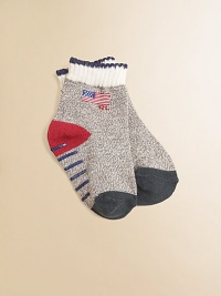 Cozy stretch cotton adorned with logo flag detail.71% cotton/19% nylon/5% polyester/3% rubber/2% spandexMachine washImported Cozy stretch cotton adorned with logo flag detail.71% cotton/19% nylon/5% polyester/3% rubber/2% spandexMachine washImported