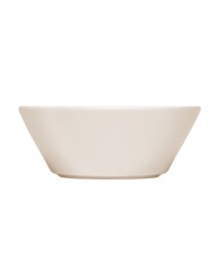 With a minimalist design and unparalleled durability, this Teema bowl makes preparing and serving soup or cereal a cinch. Featuring a sleek profile in timeless white porcelain by Kaj Franck for Iittala.