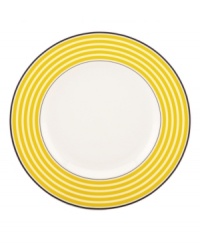 Like sunshine to the nautical Wickford pattern, the Sea Cliffs Stripe accent plate brightens your kate spade new york dinnerware collection with bands of cheery yellow on white porcelain.