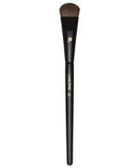 This full, natural-bristled brush is the ideal partner to all eye shadows. It quickly and evenly applies shadow to the lid for a smooth, flawless look. How to use: Dip one side of the brush into eye shadow. Tap off excess. Sweep across the eyelid. Use flat side for all-over shadow application or tip of brush for more blending.Backstage Beauty Tip: Use with a pressing motion when you want to apply heavy color all over the lid.Flat bristle finish allows for all-over shadow application.