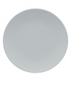 With a powdery matte finish and clean modern shape, Naturals dinner plates from designer Vera Wang bring minimalism to the table with chic style. In a serene shade of gray to complement any setting.
