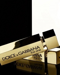The One Is Gold. A perfect representation of lavish style, and classic shapes. It is the essence of luxury. The One is a warm, oriental floral, with modern sensuality - A fragrance with a strong personality, and a contrasting, golden sweetness. Created for the ultimate diva, The One is at once tempting, modern and glamorous, embracing a touch of classicism.One 11mL Purse Spray The One Is Gold. A perfect representation of lavish style, and classic shapes. It is the essence of luxury. The One is a warm, oriental floral, with modern sensuality - A fragrance with a strong personality, and a contrasting, golden sweetness. Created for the ultimate diva, The One is at once tempting, modern and glamorous, embracing a touch of classicism.One 11mL Purse Spray