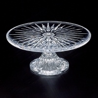 Elevate cakes and pastries to elegant heights with the Soho Pedestal Cakestand from Reed & Barton. Elevate cakes and pastries to elegant heights with the Soho Pedestal Cakestand from Reed & Barton.