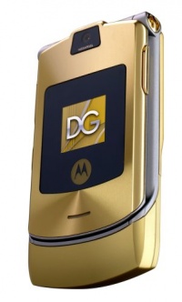 Motorola RAZR V3i Dolce & Gabbana Unlocked Phone with MP3/Video Player, and MicroSD--International Version with No Warranty (Gold) Motorola RAZR V3i Dolce & Gabbana Unlocked Phone with MP3/Video Player, and MicroSD--International Version with No Warranty (Gold)