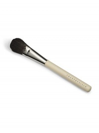 Gently tapered black squirrel hair for contour or all-over cheek shading. Made of luxuriously soft black squirrel hair. Gently tapered black squirrel hair for contour or all-over cheek shading. Made of luxuriously soft black squirrel hair.
