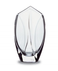 Soft curves work with sharp angles in the magnificent Giverny vase, featuring fine crystal with the impeccable quality and craftsmanship of Baccarat. Soft curves work with sharp angles in the magnificent Giverny vase, featuring fine crystal with the impeccable quality and craftsmanship of Baccarat.