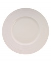 Inspired by the natural beauty of a sea shell, this collection features modern shapes and clean lines. A brilliant use of texture, the contrasting matte and gloss finishes make this set a beautiful addition to your tabletop.
