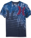 Play up your casual style with this vibrant graphic t-shirt from Hurley.