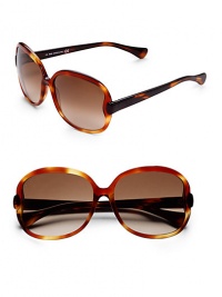 THE LOOKRounded style Semi-translucent variegated designEtched logo on lens Logo accented temples UVA and UVB protectionSignature case includedORIGINMade in Italy THE LOOKRounded style Semi-translucent variegated designEtched logo on lens Logo accented temples UVA and UVB protectionSignature case includedORIGINMade in Italy