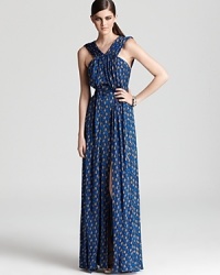 This Issa London maxi dress does elegance effortlessly with a slinky silhouette and vibrant print. This Issa London maxi dress does elegance effortlessly with a slinky silhouette and vibrant print.