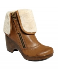Jambu's JBU Peninsula faux-fur shooties feature a fold-over shaft and an almond toe. Jambu's JBU Peninsula faux-fur shooties feature a fold-over shaft and an almond toe.